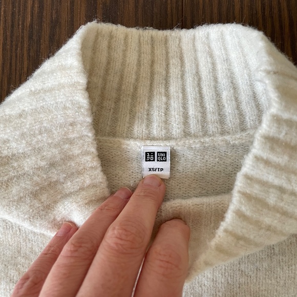 Uniqlo - Soufflé Yarn Mock Neck Sweater - Cream - Picture 2 of 4